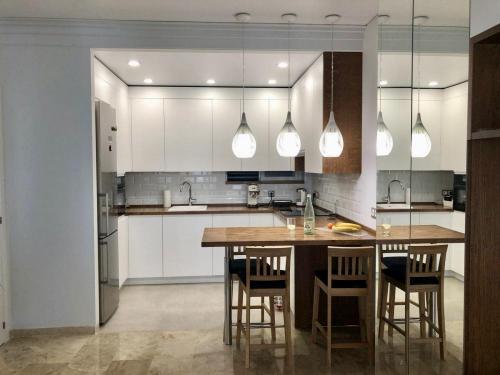 la iluminacion la isla de cocina